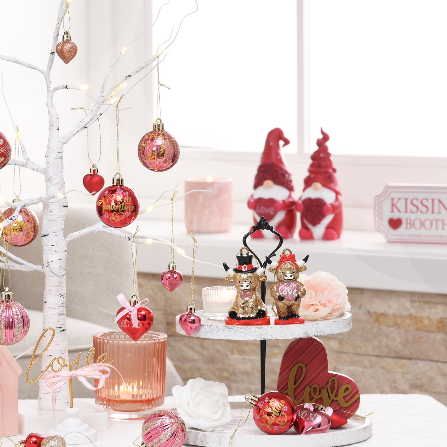 Valery Madelyn 30Pcs Valentines Highland Cow Ornaments Gift Pack, Craft Painted Heart Shaped Christmas Tree Decorations, Pink Red Gold Christmas Baubles Hanging Party Wedding Anniversary Decor