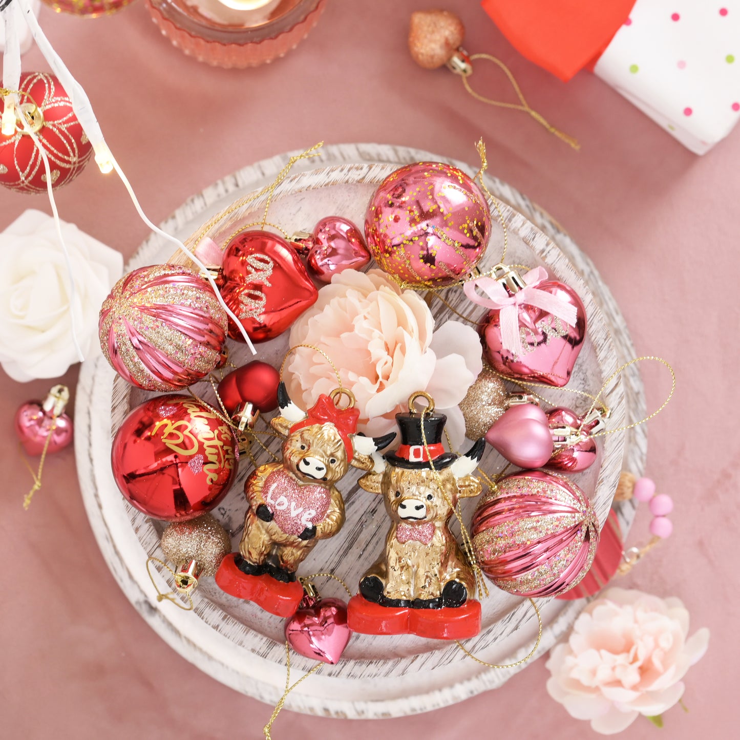 Valery Madelyn 30Pcs Valentines Highland Cow Ornaments Gift Pack, Craft Painted Heart Shaped Christmas Tree Decorations, Pink Red Gold Christmas Baubles Hanging Party Wedding Anniversary Decor