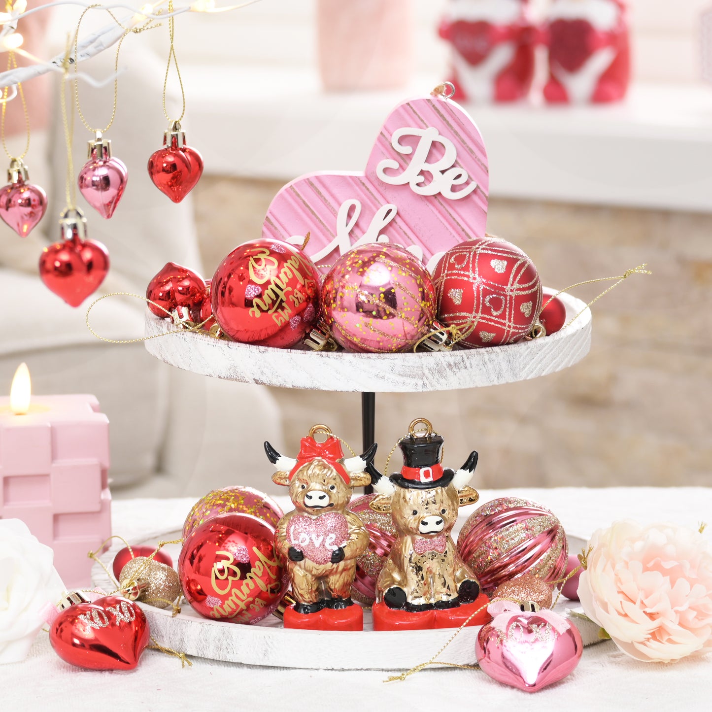 Valery Madelyn 30Pcs Valentines Highland Cow Ornaments Gift Pack, Craft Painted Heart Shaped Christmas Tree Decorations, Pink Red Gold Christmas Baubles Hanging Party Wedding Anniversary Decor
